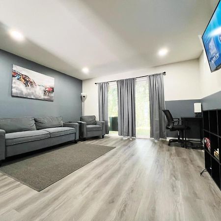 The Lux 28 Tvs Every Room Free Wifi Атланта Екстер'єр фото